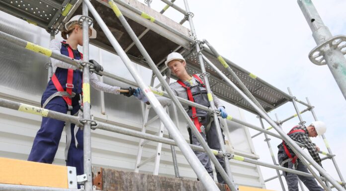 Understanding the Reasons Why You Should Hire Scaffolding Service Providers