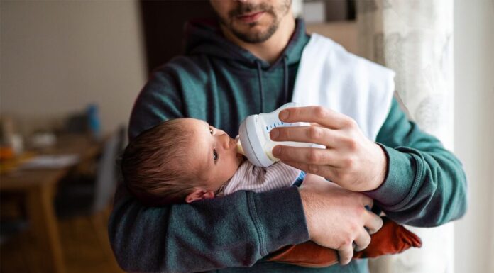 Breast Milk or Formula Milk— Which Is Better For Your Baby