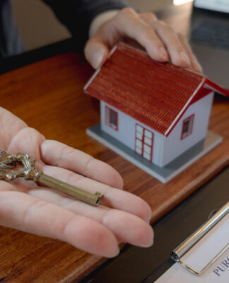 Guide on Retaining a Real Estate Lawyer Safely