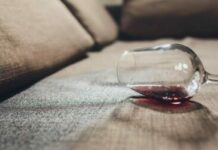 How to Remove Red Wine Stains From Couches?