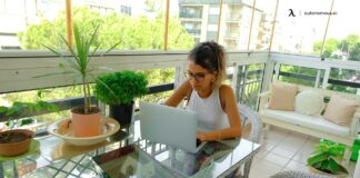 How to Set Up a Balcony Office
